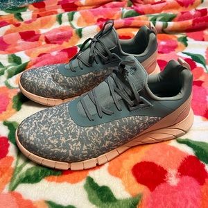 Easy Spirit by Denise Austin Flower Women's Walking Shoes 12 M Blue EUC 7862